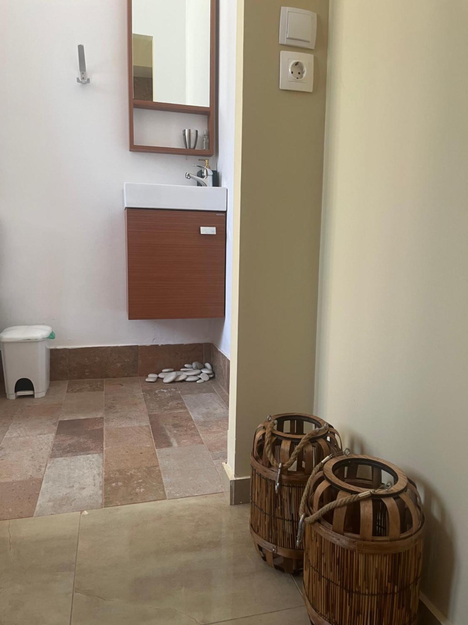 Sea Airport Art Studio Apartment Artemida  Exterior photo